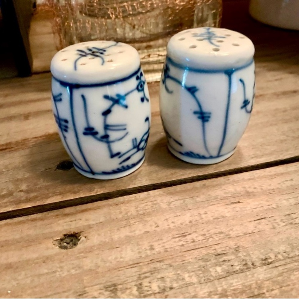 Chinoiserie Salt & Pepper Shakers
Blue & White~Asian~Oriental
~farmhouse~kitchen